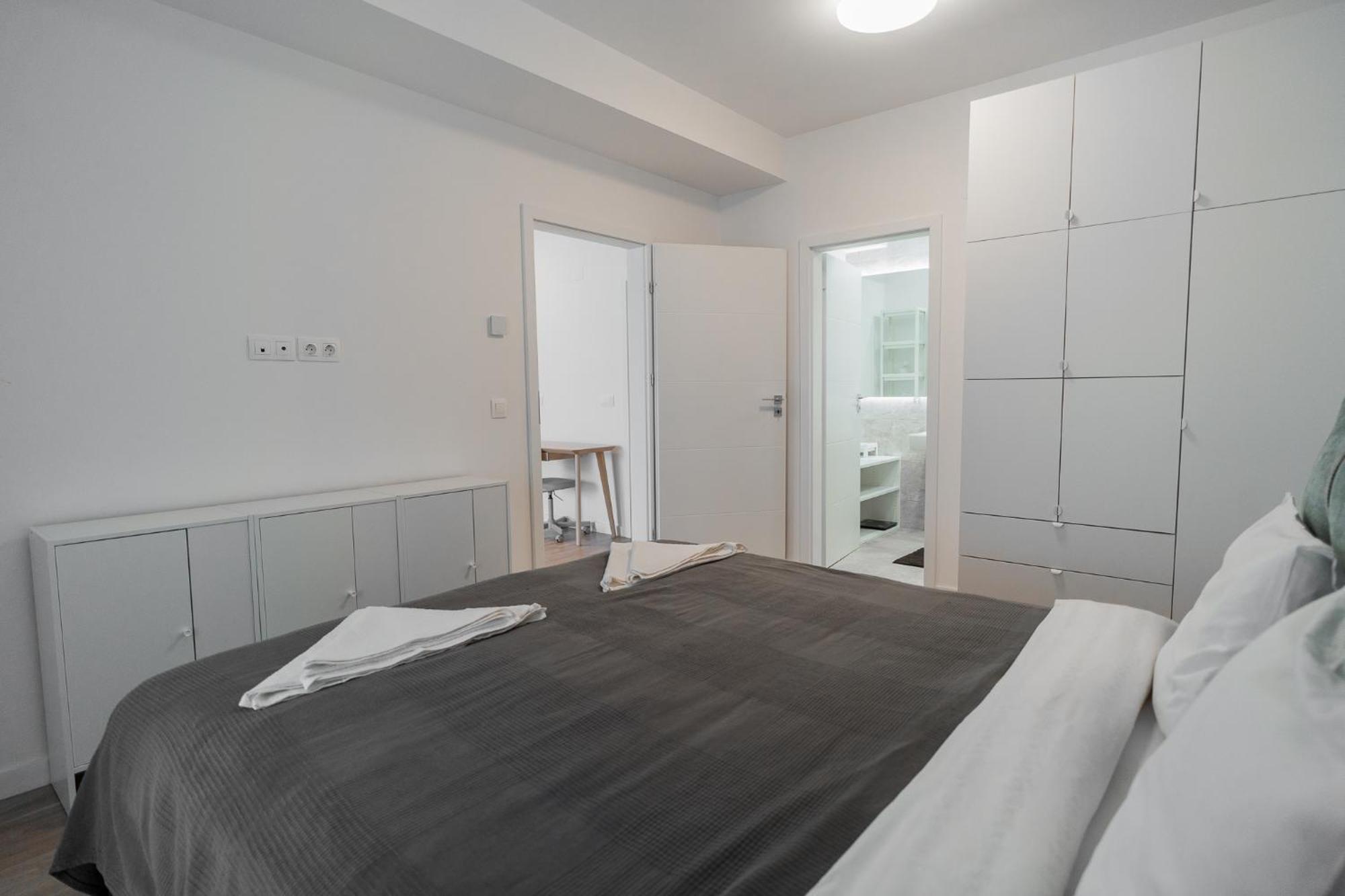 Lagoon Park Apartments With Beach View Bukares Bagian luar foto