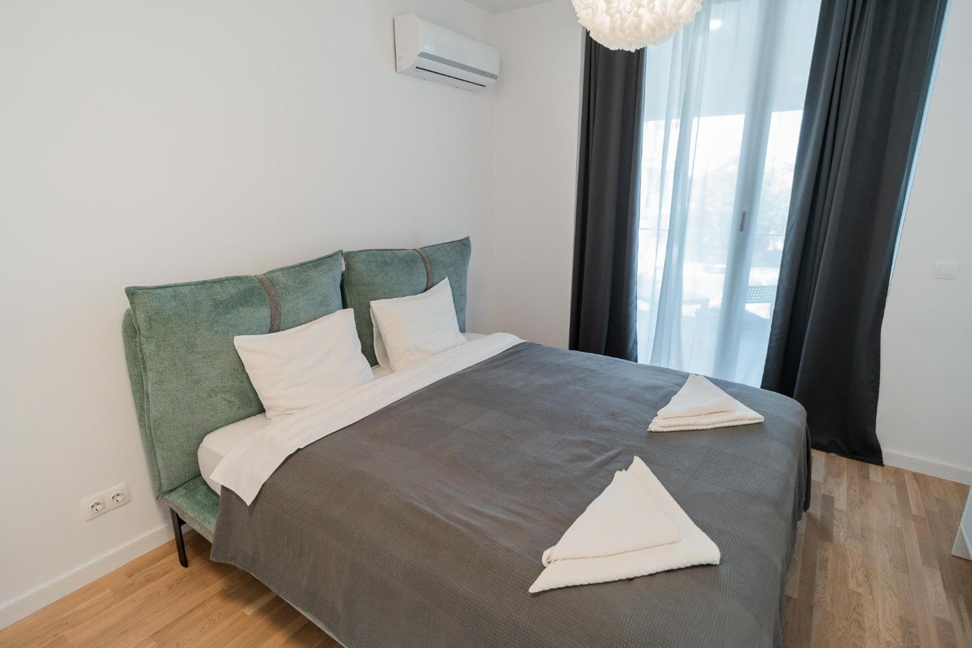 Lagoon Park Apartments With Beach View Bukares Bagian luar foto
