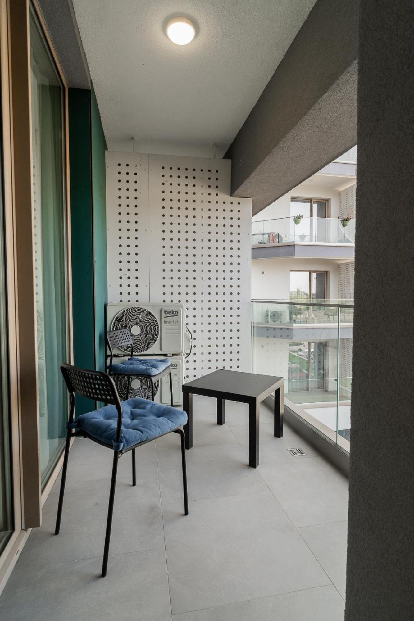 Lagoon Park Apartments With Beach View Bukares Bagian luar foto