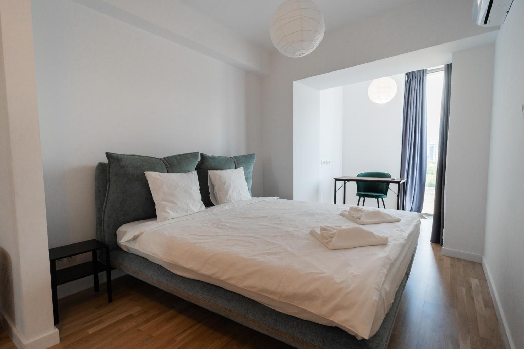 Lagoon Park Apartments With Beach View Bukares Bagian luar foto