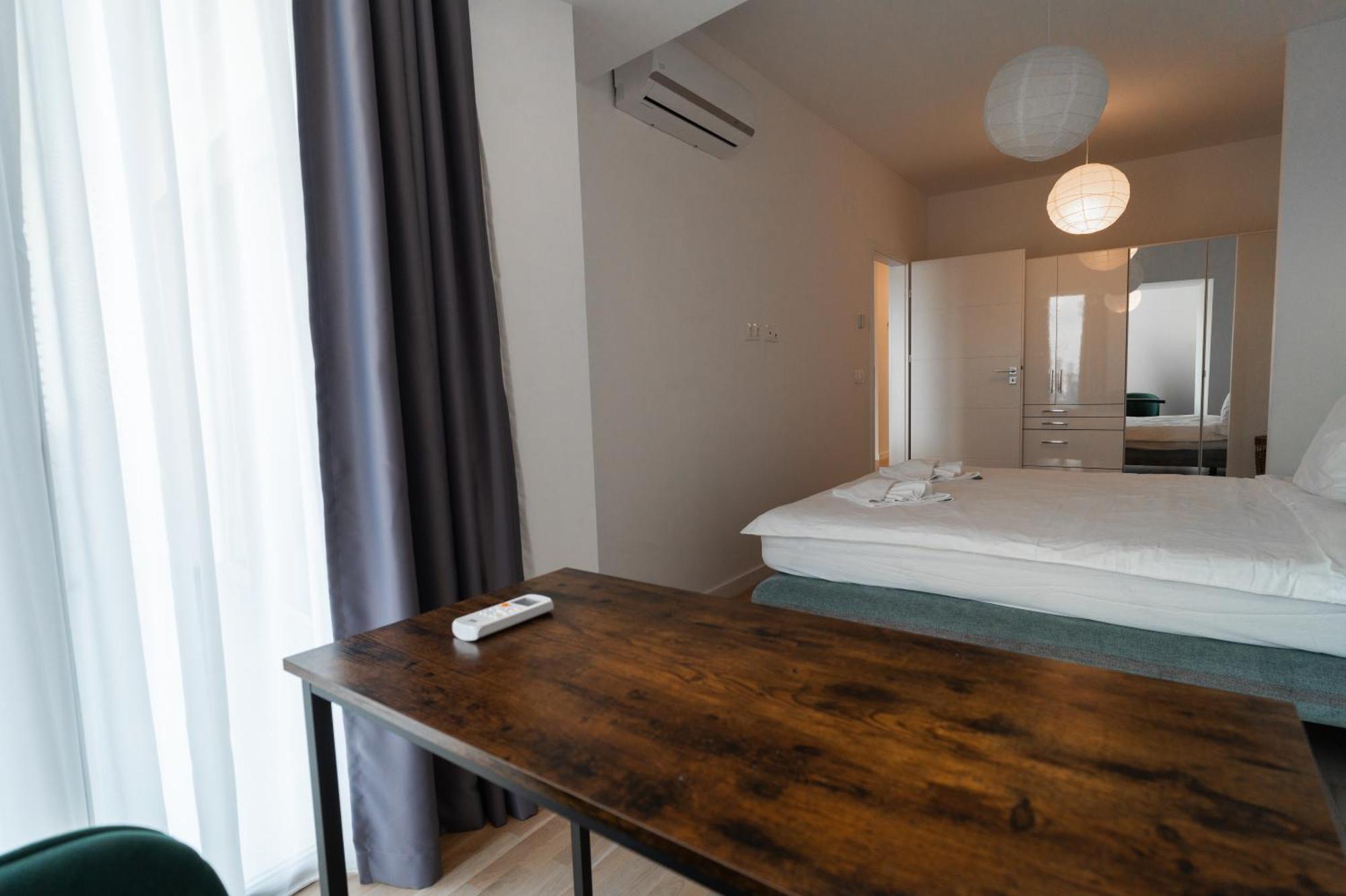 Lagoon Park Apartments With Beach View Bukares Bagian luar foto