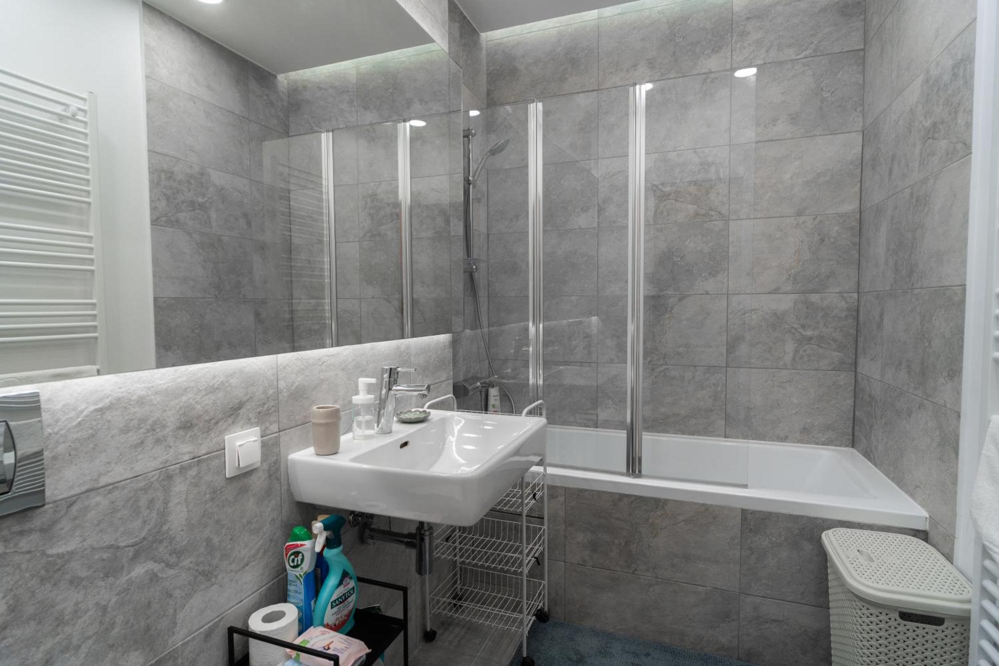 Lagoon Park Apartments With Beach View Bukares Bagian luar foto